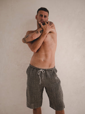 Man wearing the PORTOFINO Italian textured linen shorts.