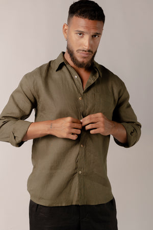 Man wearing the MILANO classic olive linen shirt.