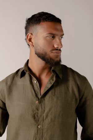 Texture of the MILANO olive 100% linen shirt.
