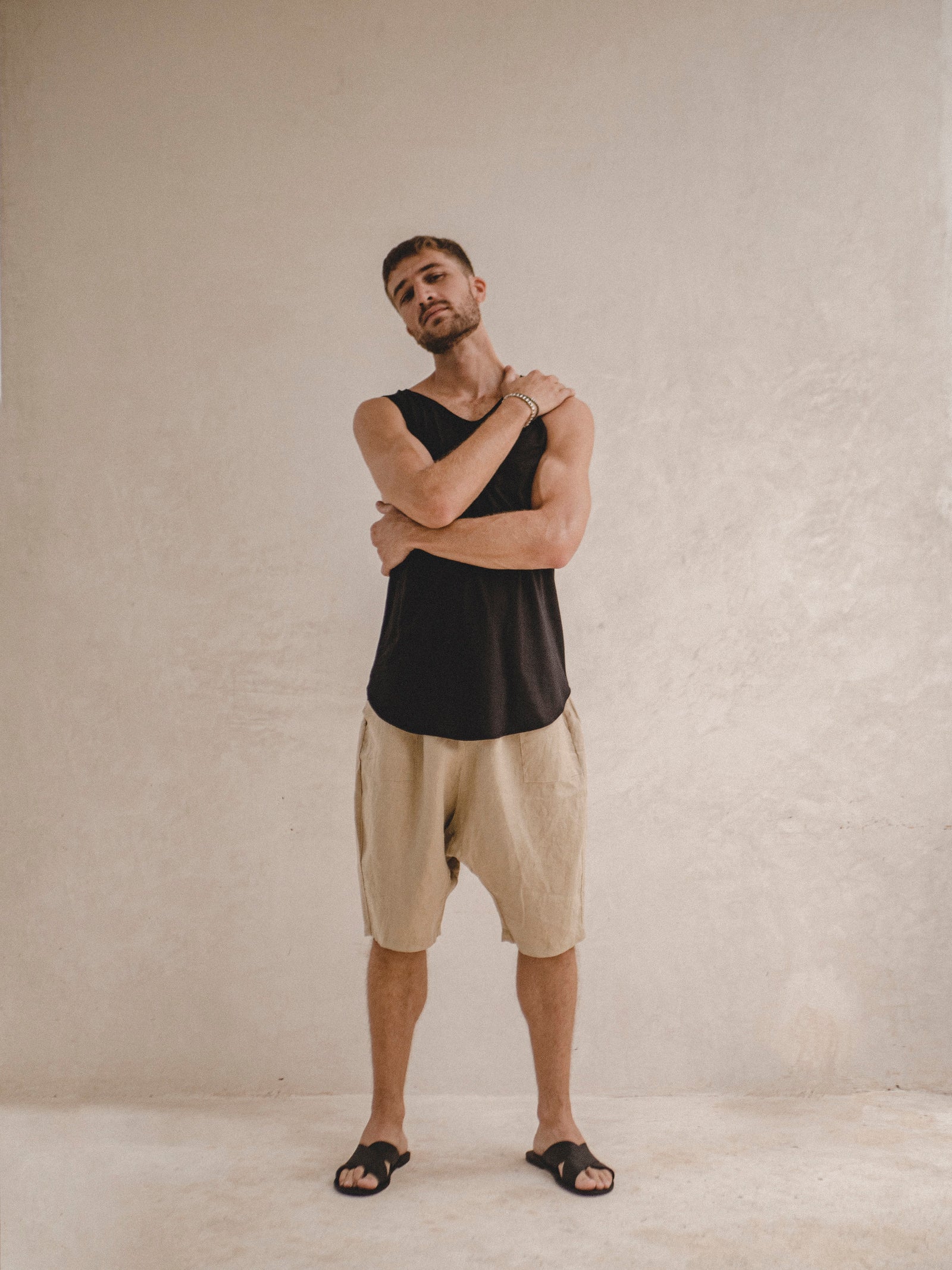 man wearing an oversized linen bermuda in khaki color