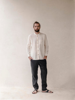 Relaxed fit men's linen pants with an elastic waist crafted from 100% natural linen.